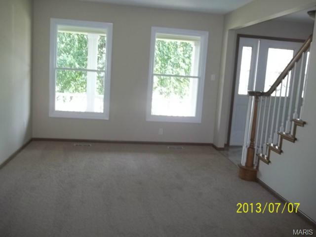 309 Estate Dr, O'fallon, MO 63366 photo 4