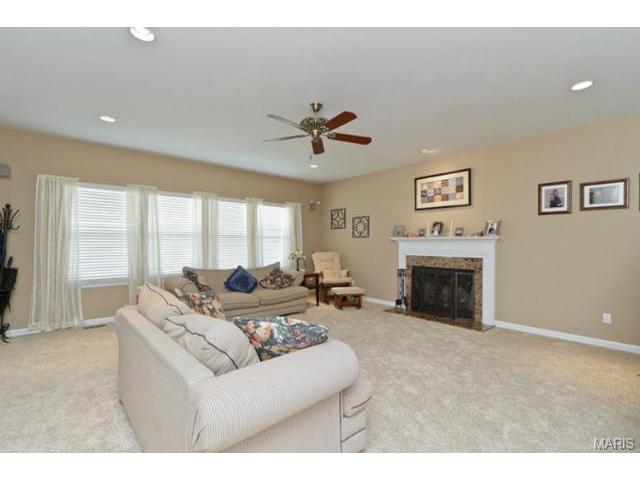 122 Preston Cir, O'fallon, MO 63368 photo 2