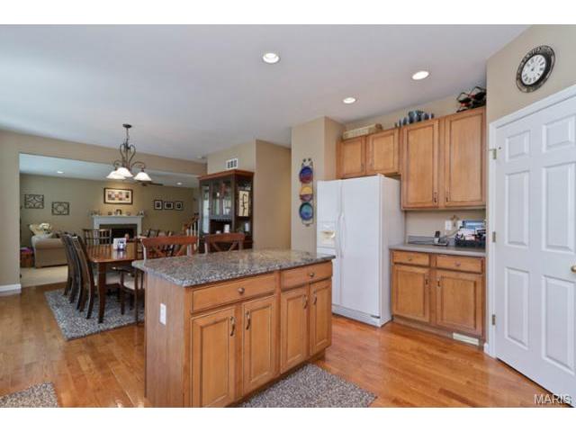 122 Preston Cir, O'fallon, MO 63368 photo 3