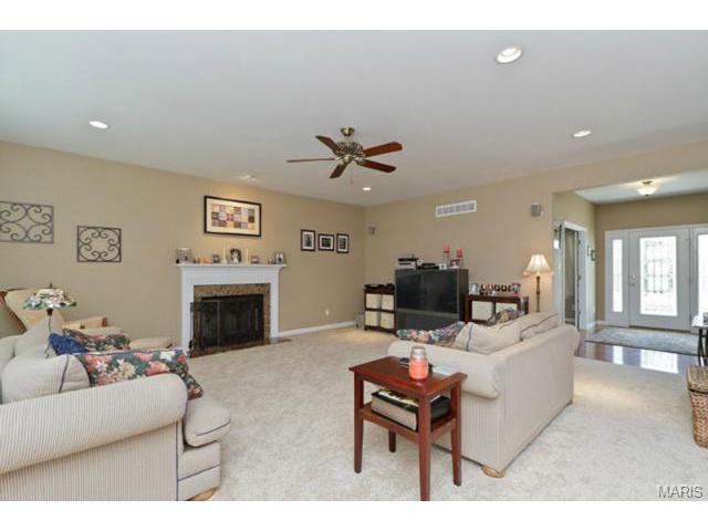 122 Preston Cir, O'fallon, MO 63368 photo 8