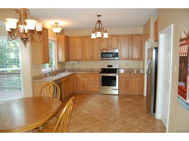 7592 Pierside Dr, O'fallon, MO 63368 photo 2