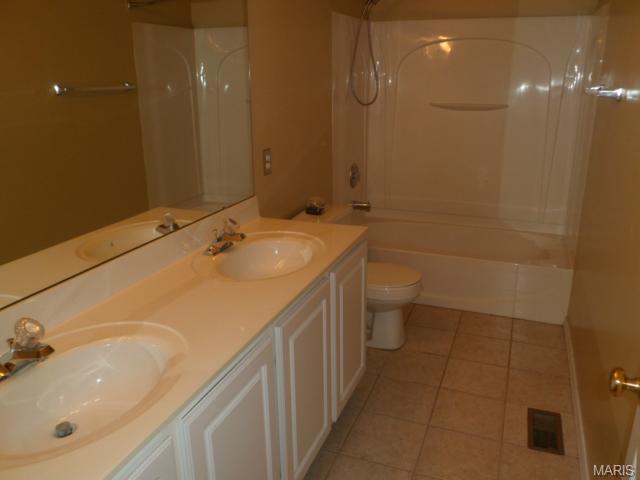 328 Heritage Commons Cir, O'fallon, MO 63368 photo 10