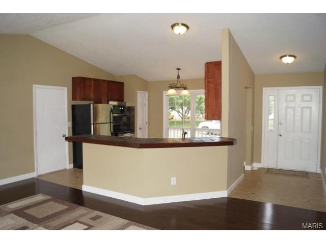 1334 Manuka Dr, O'fallon, MO 63366 photo 2