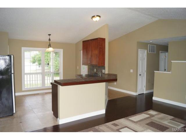 1334 Manuka Dr, O'fallon, MO 63366 photo 6