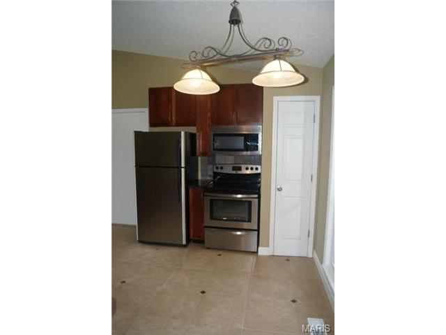 1334 Manuka Dr, O'fallon, MO 63366 photo 5