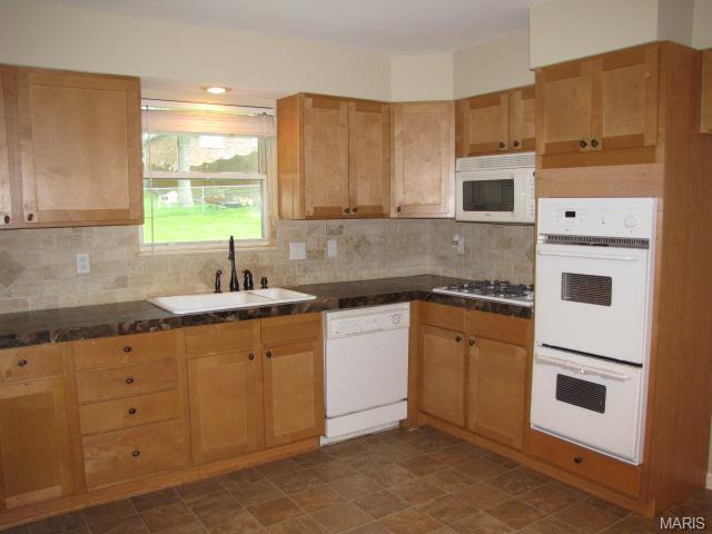 3208 Hawk Dr, Saint Charles, MO 63301 photo 5