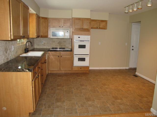 3208 Hawk Dr, Saint Charles, MO 63301 photo 4