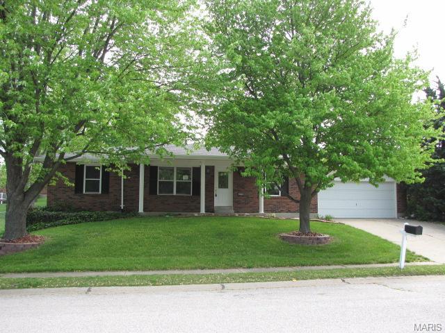 3208 Hawk Dr, Saint Charles, MO 63301 photo 1