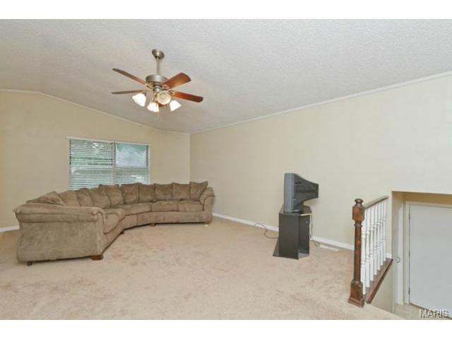 901 Clover Ln, O'fallon, MO 63366 photo 2