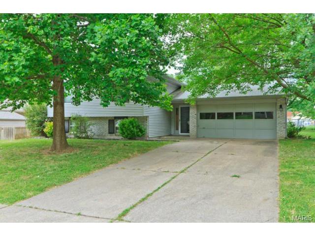 901 Clover Ln, O'fallon, MO 63366 photo 1