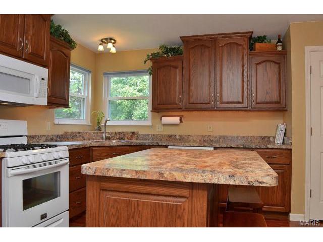 7135 Oak Stream Dr, O'fallon, MO 63368 photo 4