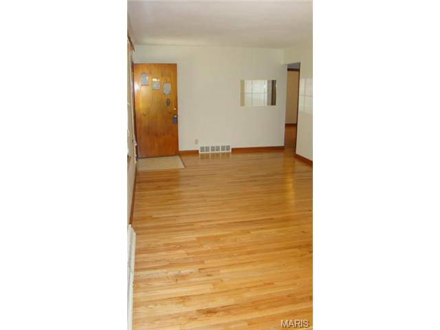 943 Spring Ave, Saint Charles, MO 63301 photo 3