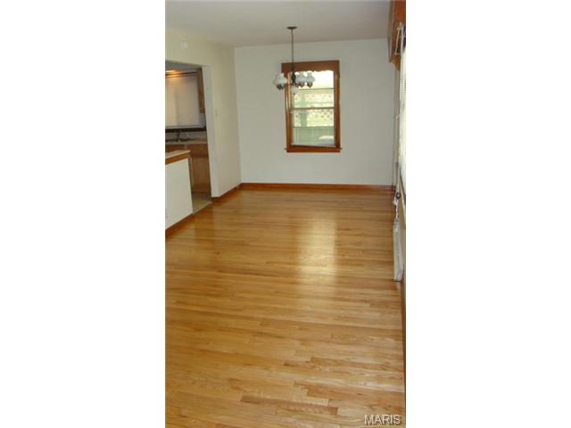943 Spring Ave, Saint Charles, MO 63301 photo 2