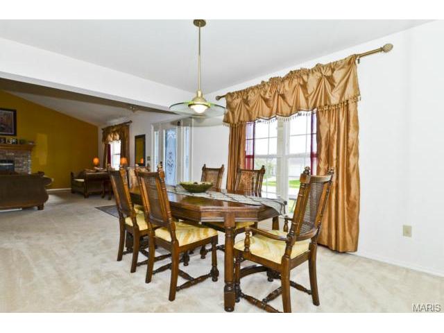 1413 Apple Valley Dr, O'fallon, MO 63366 photo 6