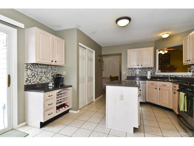 1413 Apple Valley Dr, O'fallon, MO 63366 photo 9
