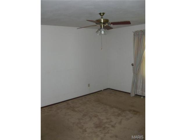 626 Riverside Dr, Saint Charles, MO 63304 photo 10