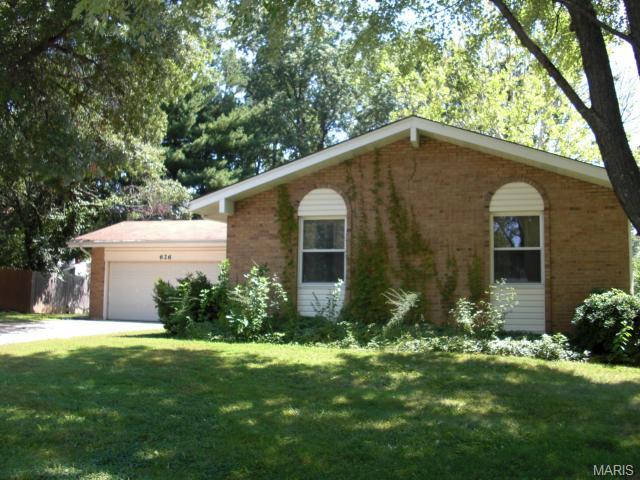 626 Riverside Dr, Saint Charles, MO 63304 photo 2