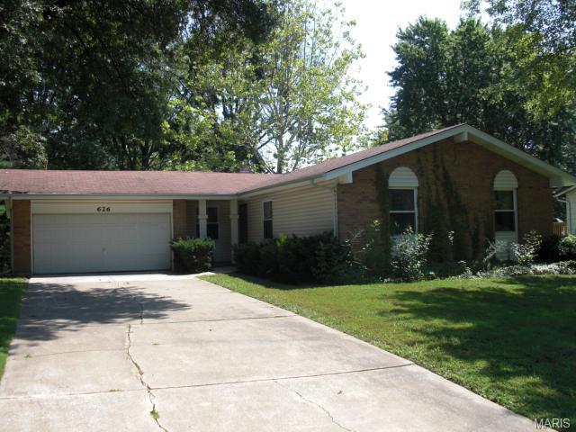 626 Riverside Dr, Saint Charles, MO 63304 photo 1