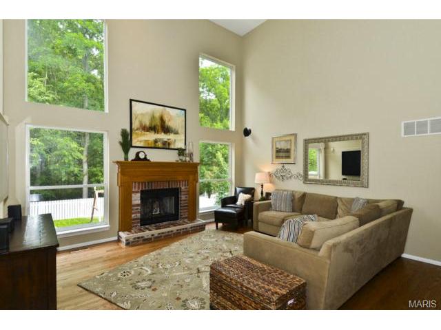 418 Buckhurst Dr, Ballwin, MO 63021 photo 2