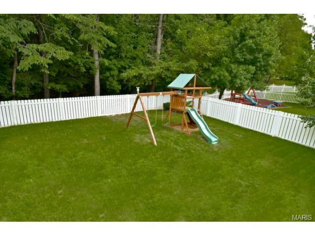 418 Buckhurst Dr, Ballwin, MO 63021 photo 4