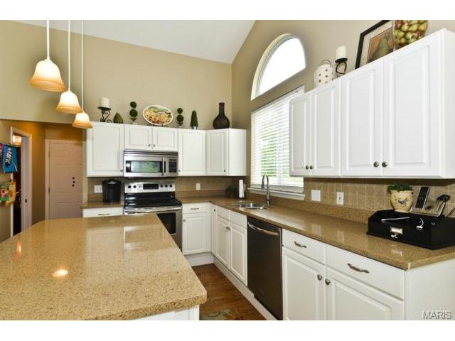 418 Buckhurst Dr, Ballwin, MO 63021 photo 9