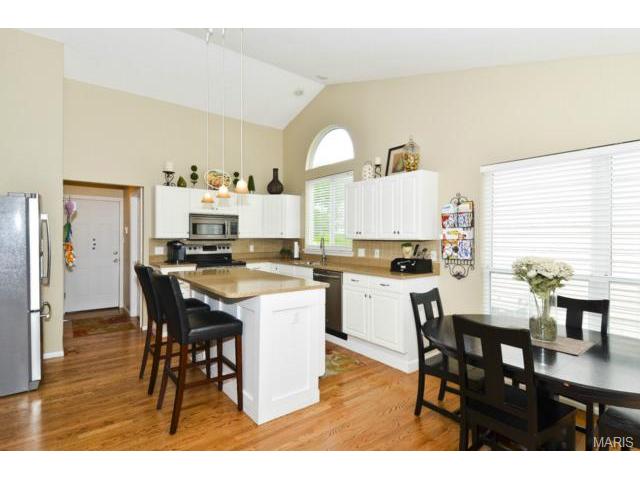 418 Buckhurst Dr, Ballwin, MO 63021 photo 3