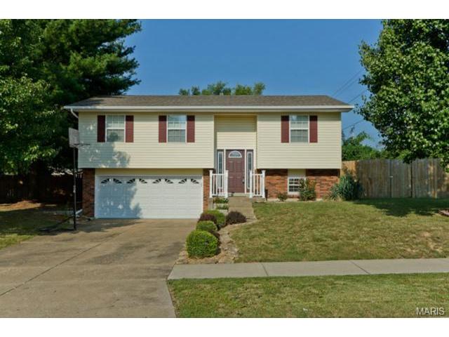 907 Clover Ln, O'fallon, MO 63366 photo 1