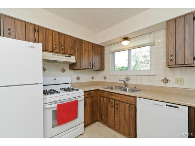 907 Clover Ln, O'fallon, MO 63366 photo 10