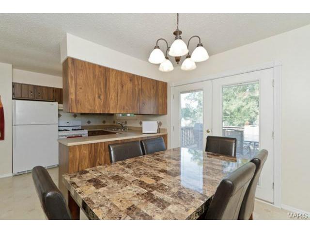 907 Clover Ln, O'fallon, MO 63366 photo 8