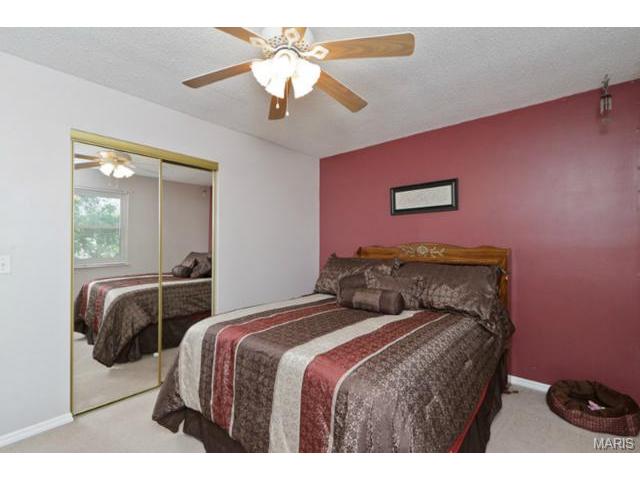 907 Clover Ln, O'fallon, MO 63366 photo 15