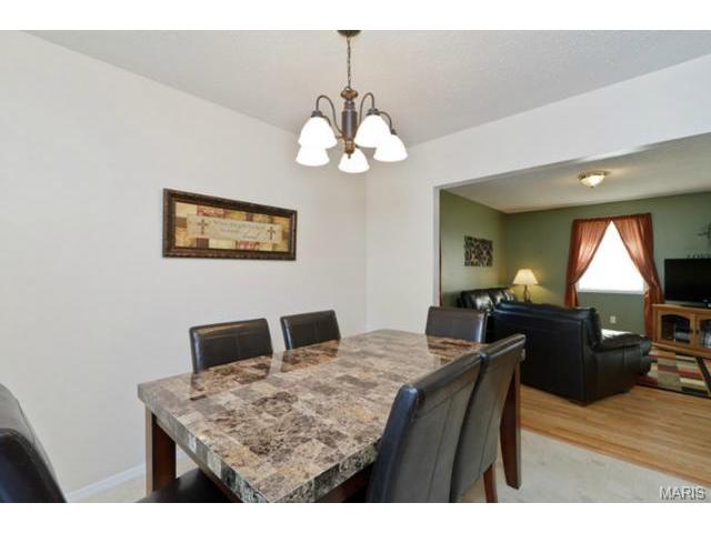 907 Clover Ln, O'fallon, MO 63366 photo 6