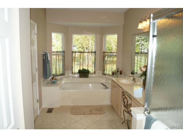 5525 Hennsley Cir, Weldon Spring, MO 63304 photo 13
