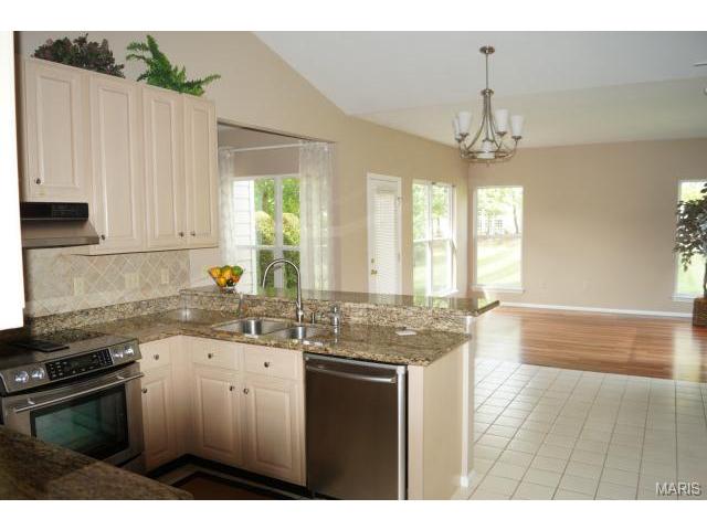 5525 Hennsley Cir, Weldon Spring, MO 63304 photo 6