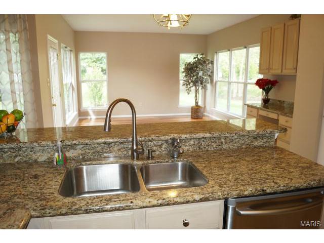 5525 Hennsley Cir, Weldon Spring, MO 63304 photo 9