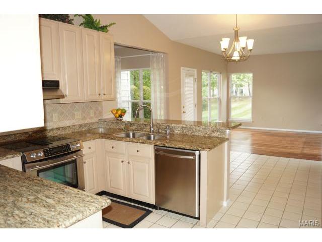 5525 Hennsley Cir, Weldon Spring, MO 63304 photo 7