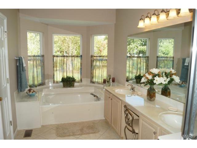 5525 Hennsley Cir, Weldon Spring, MO 63304 photo 14