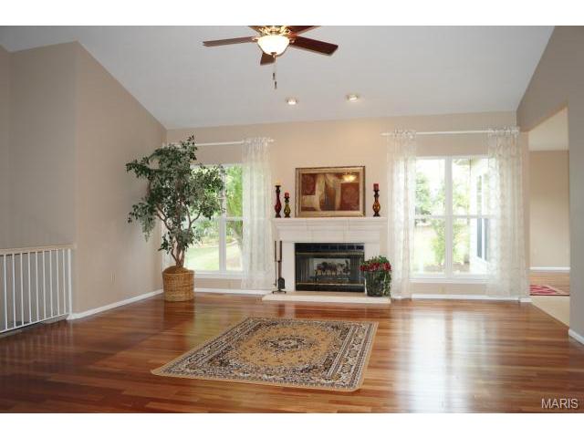 5525 Hennsley Cir, Weldon Spring, MO 63304 photo 4