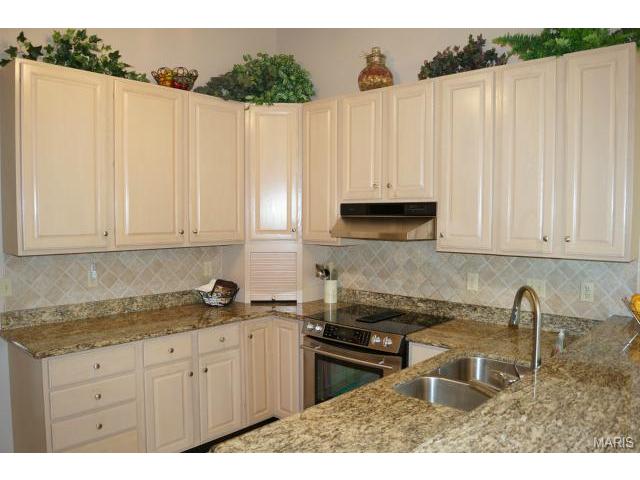5525 Hennsley Cir, Weldon Spring, MO 63304 photo 8