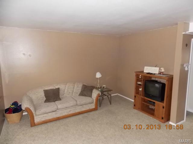 821 Wendevy, Ballwin, MO 63011 photo 2