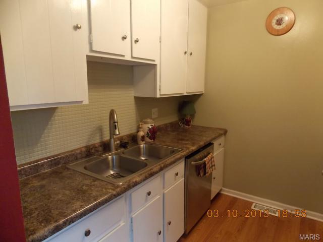 821 Wendevy, Ballwin, MO 63011 photo 4