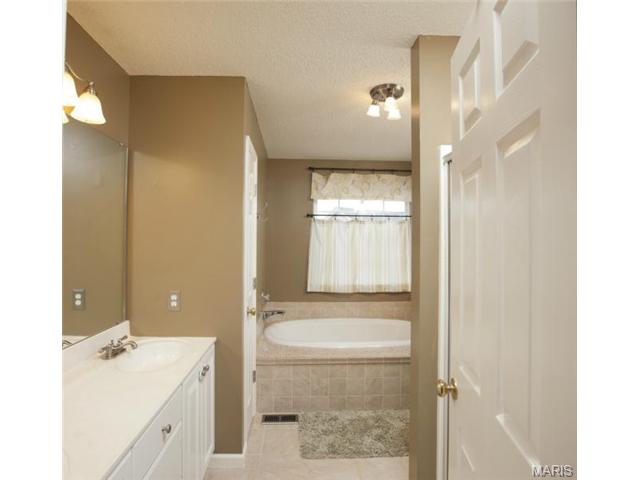 1828 Sapling Dr, O'fallon, MO 63366 photo 7