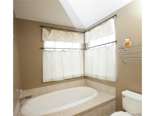1828 Sapling Dr, O'fallon, MO 63366 photo 8