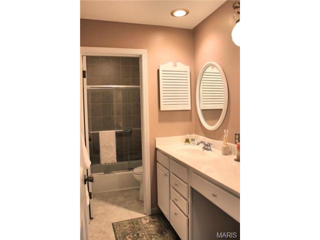 584 Rolling Glen Dr, Ballwin, MO 63011 photo 25