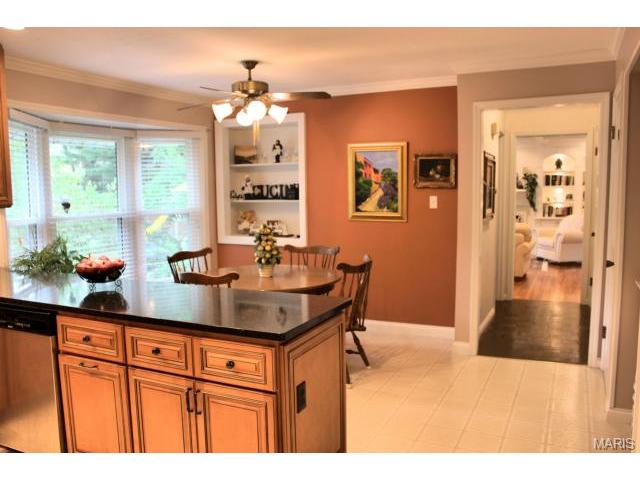 584 Rolling Glen Dr, Ballwin, MO 63011 photo 8