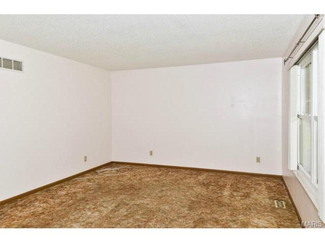 4 Oak Cir, O'fallon, MO 63366 photo 3