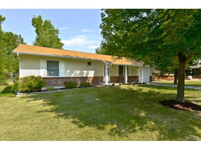 4 Oak Cir, O'fallon, MO 63366 photo 2