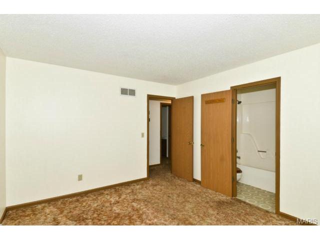 4 Oak Cir, O'fallon, MO 63366 photo 12