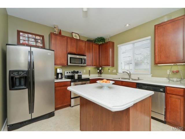 948 Molloy Dr, O'fallon, MO 63366 photo 3