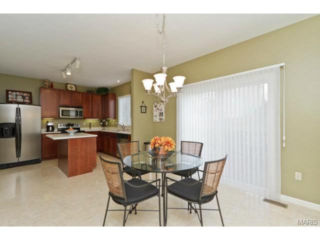 948 Molloy Dr, O'fallon, MO 63366 photo 8
