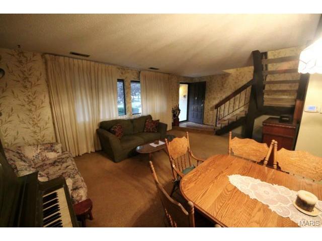 2624 Hampton Rd, Saint Charles, MO 63303 photo 4